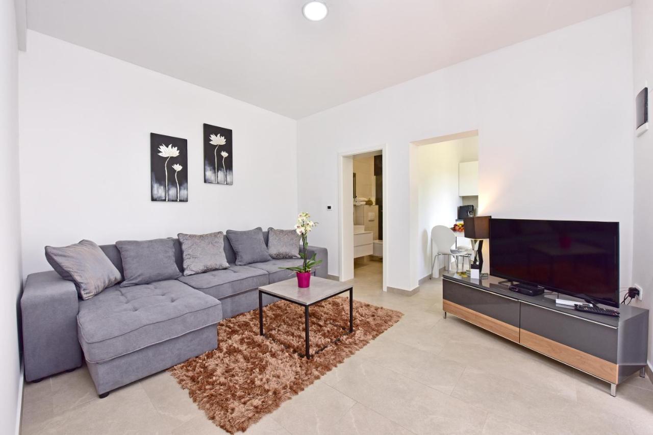 Apartman Melita Porec Exterior photo